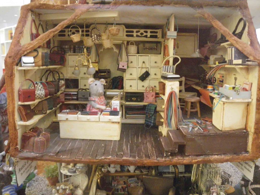 Mouse Mansion, Shaapman