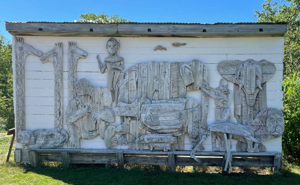 Langlais - Wall relief of animals