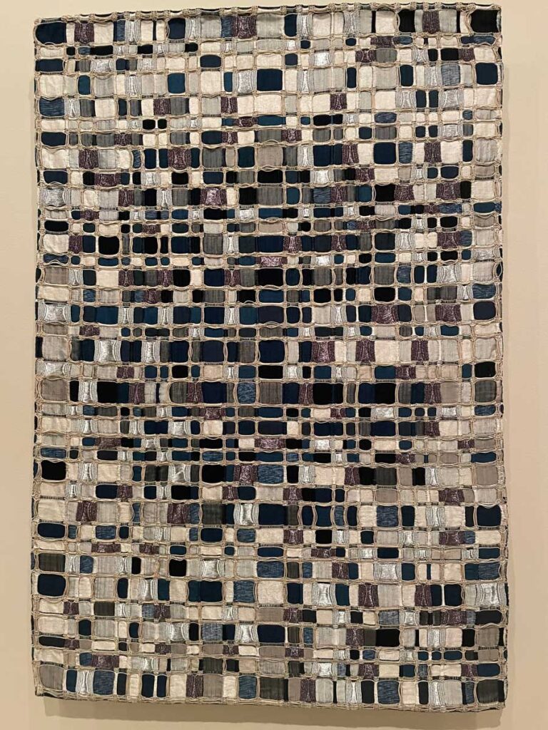 María Dávila and Eduardo Portillo, White Dwarf, 2016, Silk, moriche palm fiber, alpaca, ad metabolized synthetic film wrapped thread; multilayered plain weave