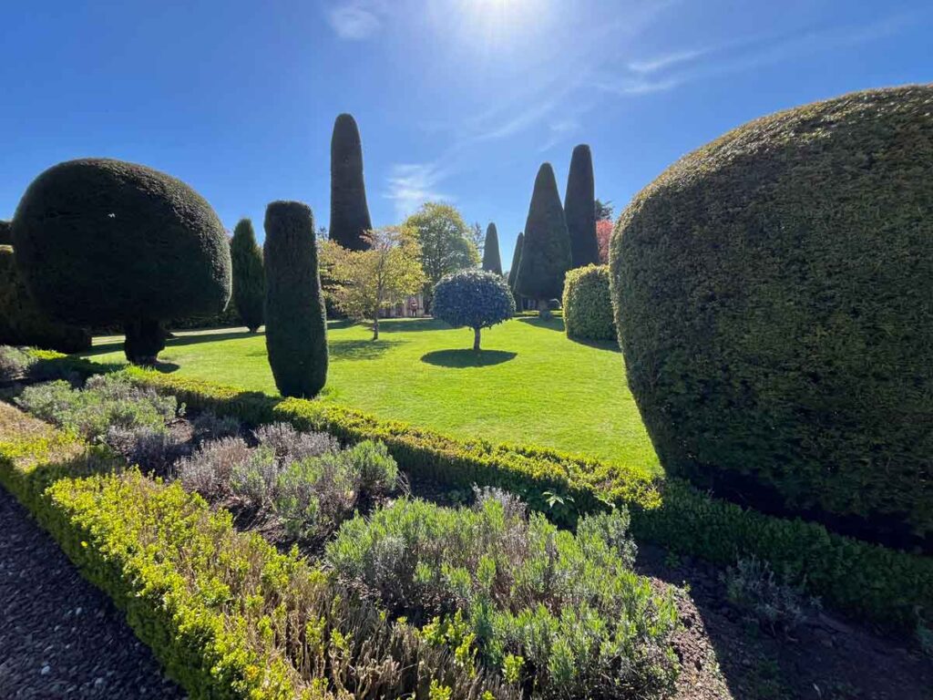 Drummond Castle Garden